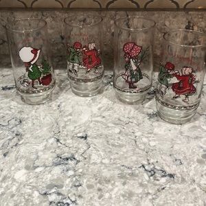 Set of 4 Hollie Hobbie Christmas Glasses